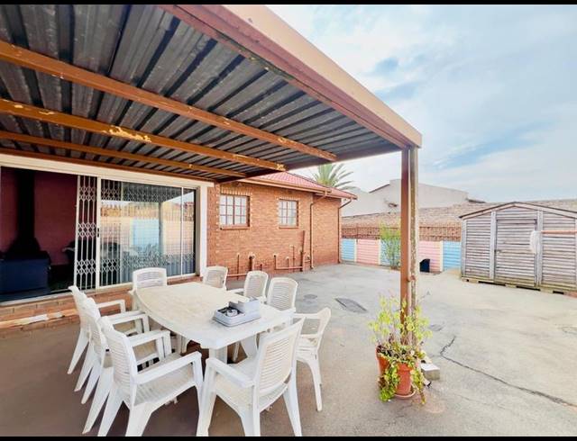 3 BEDROOM HOUSE FOR SALE IN PALM RIDGE EXT 2